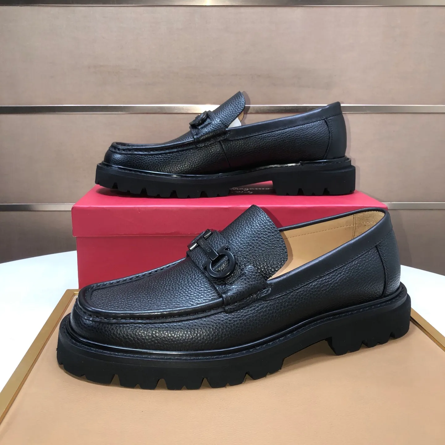 Men's shoes 💰680💰[Ferragamo/Ferragamo] The latest model in the counter. Original imported high-quality cowhide with open sides + imported 🐂 water-dyed cowhide lining + original luxury metal buckle + original combined outsole. No pressure for comparison. 39–45 (45 is custom-made and cannot be returned or exchanged)
